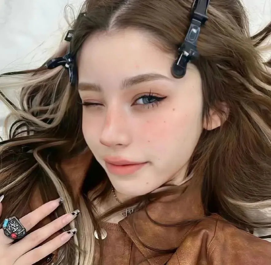 森林里的熊先生冬眠中